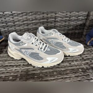 New Balance Classic Gray and White Shoes